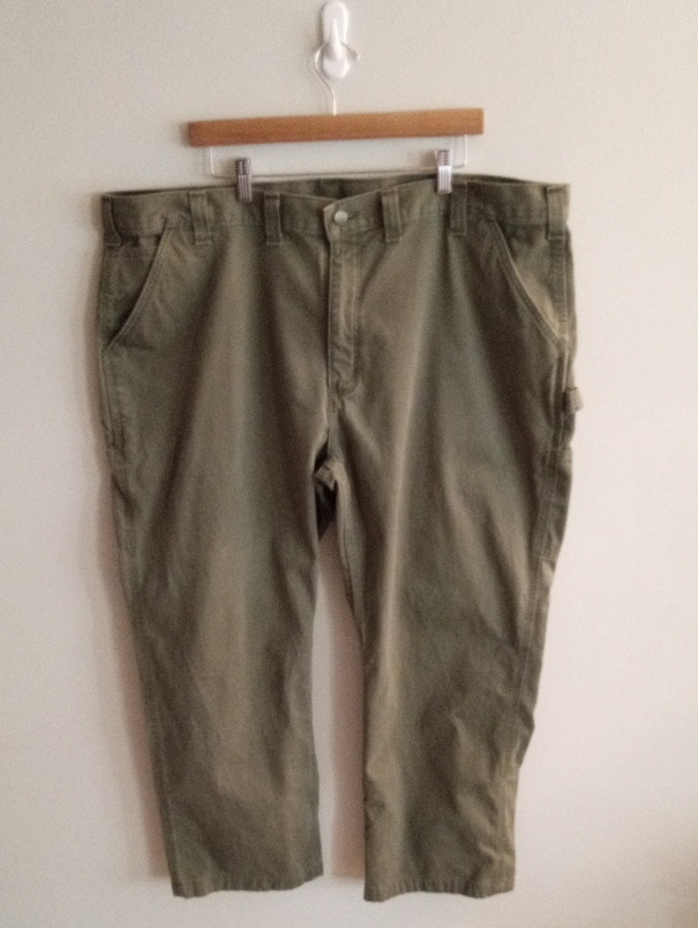 Carhartt Men's Green Cargo Pants with Utility Pockets Size 40/28